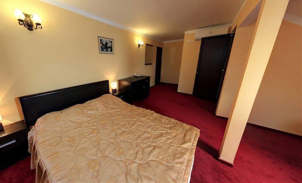 La Storia Guest House Piteşti Exteriör bild
